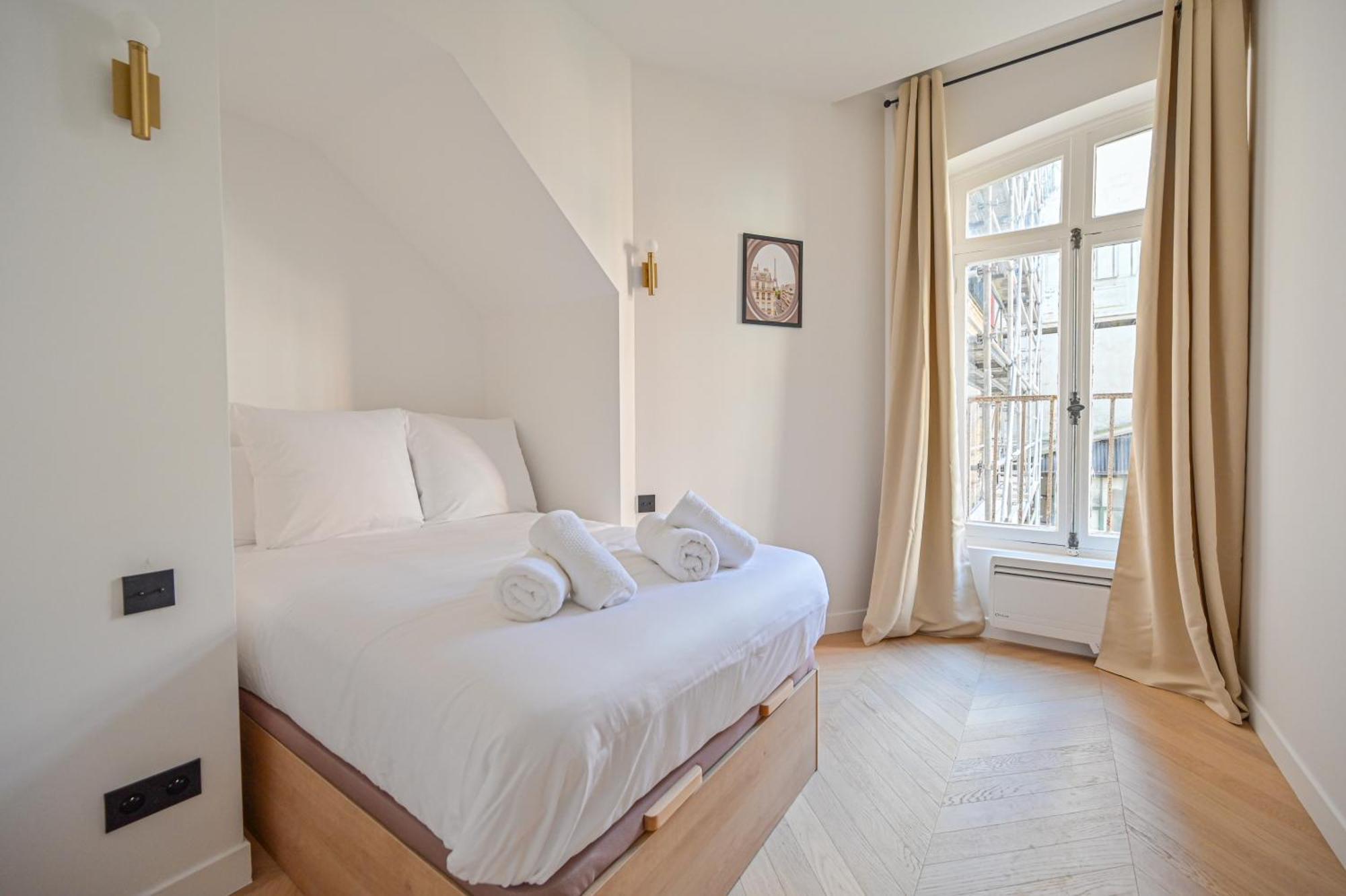 Sumptuous & Serene Parisian Flat Exterior photo